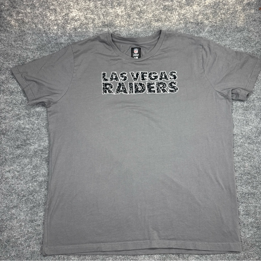 Las Vegas Raiders Embroidered Logo T Shirt Men’s 2XL Gray